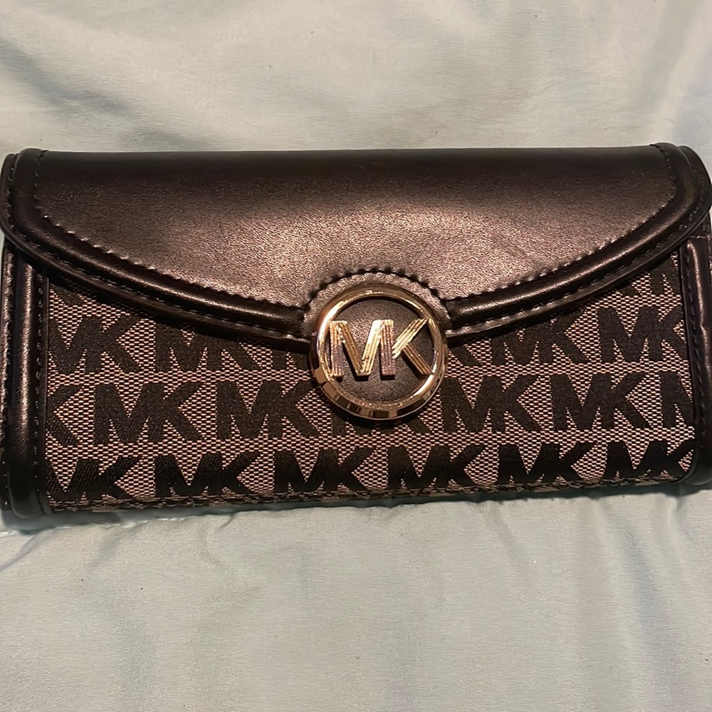 Black & gold Michael Kors wallet